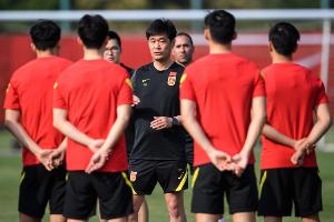 媒體人：據(jù)說李霄鵬也進入國足選帥候選 我判斷于根偉排序至少前2