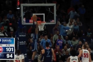 騰空而起！莫蘭特和威廉姆斯打出“撞墻配合”后完成空接暴扣