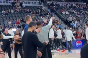 重返丹佛！威少今日首發(fā)戰(zhàn)舊主 賽前和約基奇嘻嘻哈哈親切互動