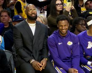 徐靜雨：布朗尼漲球肉眼可見大局觀是胎里帶的 開拓者應(yīng)擺爛