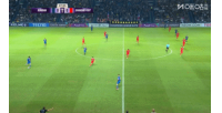 差點(diǎn)丟球！對(duì)方前鋒比素利門前無(wú)人盯防，搶點(diǎn)射門打偏