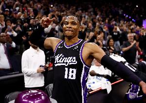 夏天等機會的感覺如何？威少：很好 我陪著孩子和家人到處旅行