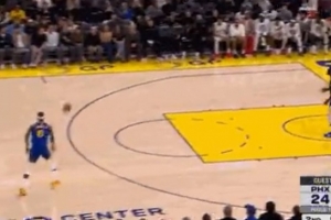 你在搞什么呢？追夢發(fā)球直接送對手空位三分 科爾忍不了喊暫停了