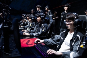 唯一參加決賽的LPL隊伍IG選手活動：11月9日成都期待與大家相見～