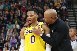 自殺五小創(chuàng)始人！湖記：只有哈姆能支教拉文+威少+莫蘭特的后場