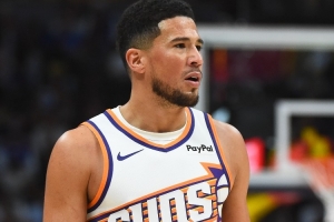 布克：與球隊(duì)信任往往始于場外 夏天大家都待在隊(duì)里投入訓(xùn)練