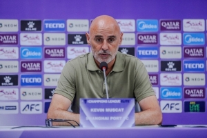 武里南聯(lián)2比0上海海港的賽后新聞發(fā)布會(huì)，主教練穆斯卡特點(diǎn)評(píng)比賽