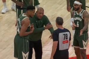 氣瘋了！不滿字母哥被打+被撞沒(méi)響哨 老里找裁判憤怒投訴