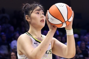 李月汝：希望未來(lái)能有更好的機(jī)會(huì)在WNBA立足和發(fā)展 拿到更好成績(jī)