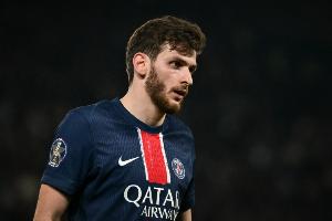 克瓦拉茨赫利亞：拜仁非常強(qiáng)且少打一人防守也很好 諾伊爾是傳奇