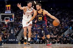 布克：沒和庫里聊過留隊(duì)話題 我認(rèn)為我們都不會離開各自球隊(duì)