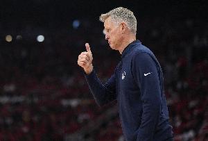 科爾：我們近期賽程12天7場(chǎng)&去5個(gè)城市 我不想把這當(dāng)作借口