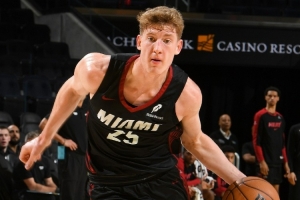 熱記：亞庫(kù)喬尼斯?fàn)顟B(tài)升級(jí)為可以出戰(zhàn) 但斯波表示球員應(yīng)該不打