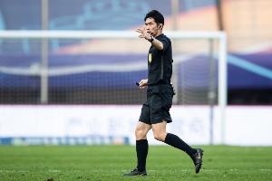 袁甲評(píng)艾堃：蓉城第一球那個(gè)冒哨，和當(dāng)年吹費(fèi)萊尼那球如出一轍