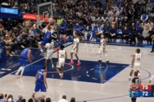 這才是狀元之姿！弗拉格低位單打突破內(nèi)線 暴力灌籃