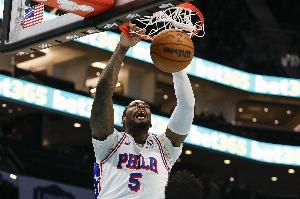 先發(fā)級(jí)表現(xiàn)！德拉蒙德半場(chǎng)6中5砍10分9籃板 搶4個(gè)前場(chǎng)板&送出2帽