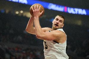 全場16助！阿德爾曼談約基奇：他對(duì)空間的把握是我前所未見的