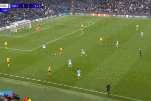 曼城4-1多特蒙德！謝爾基突破至禁區(qū)，起腳遠射皮球折射入網(wǎng)