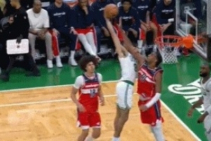 十佳球沒了！米諾特沖天欲隔扣薩爾被犯下 奇才挑戰(zhàn)還成功