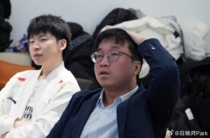 教練休假還這么努力啊！博主爆料：Tabe將二路解說S15決賽