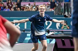 小勒布倫讓2追3逆轉(zhuǎn)吳晙誠，因下輪對(duì)手退賽直接晉級(jí)法蘭克福8強(qiáng)