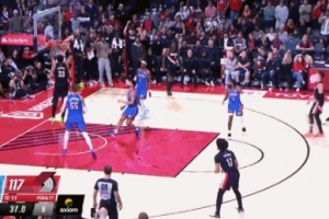 一錘定音！卡馬拉溜底線接球雙手暴扣 開拓者領(lǐng)先5分打停雷霆