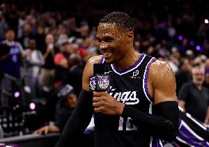 科爾：威少第三節(jié)接管了比賽 給我們的年輕球員上了一課