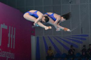 力爭金牌！全紅嬋/王偉瑩晉級女子雙人跳水10米跳臺決賽