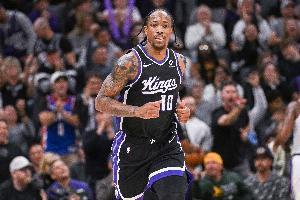 中規(guī)中矩！德羅贊20中8拿到25分2板2助1斷