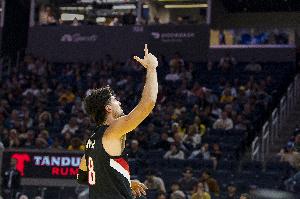 一球不進(jìn)但殺傷很猛！阿夫迪亞半場(chǎng)8中0拿到9分6板5助 罰球10中9