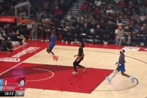 先聲奪人！華萊士搶斷反擊飛身暴扣 雷霆開場(chǎng)9-1打停開拓者