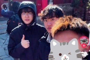 明年一起？網(wǎng)友偶遇Xun和Knight兩人同爬泰山