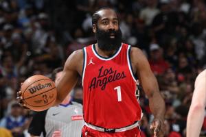 哈登在場快船凈效率+2.3進攻效率123 下場凈效率-19.7進攻效率97