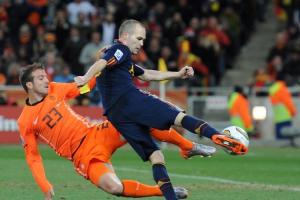 西班牙球衣設(shè)計(jì)師：球衣上的藍(lán)色為致敬伊涅斯塔，亞馬爾帶動(dòng)銷量