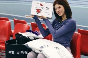 全運會加油！吳艷妮收到阿迪加油桶，手捧定制戰(zhàn)靴和足球甜美留影