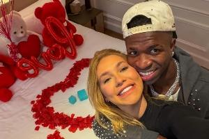 巴媒：維尼修斯女友在美國涉嫌欠稅，可能無法陪他參加2026世界杯