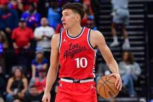 手感不佳！博格丹上半場5中1得到4分3板3助 三分3中0