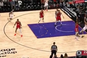 標(biāo)志性動(dòng)作！布克底線單吃對(duì)手 后轉(zhuǎn)身翻身后仰跳投命中