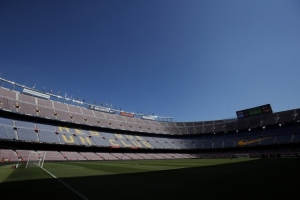 巴薩諾坎普公開訓(xùn)練，球迷現(xiàn)在已在球場外排隊(duì)等候進(jìn)場