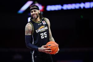 直播吧：遼寧男籃新賽季的四位外援將于下周抵達(dá)沈陽(yáng)與球隊(duì)會(huì)合