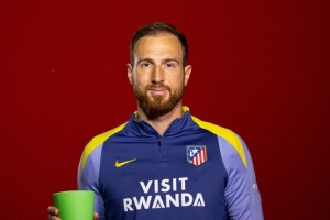 對(duì)陣奧薩蘇納第90分鐘神撲！奧布拉克領(lǐng)取西甲10月最佳撲救獎(jiǎng)杯