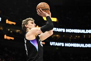 效率太低！馬爾卡寧14中4&三分4中0僅拿12分2板2助3斷 正負(fù)值-28