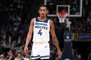 迪林厄姆：根據(jù)比賽時段去考慮自己出手還是為隊友創(chuàng)造機會