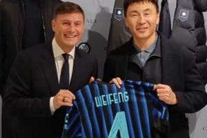 致敬傳承，亦致敬熱愛薩內(nèi)蒂與李瑋鋒交換球衣