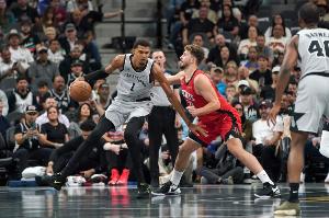 夾懵！阿杜8失誤&全隊24個失誤 控衛(wèi)問題制約火箭打不了高端局？