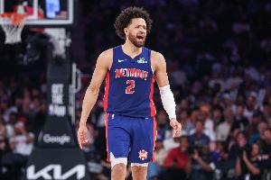 游刃有余！康寧漢姆18中13砍下34分10助 第三節(jié)14分