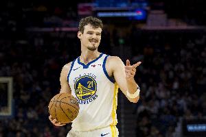 一個(gè)不丟！波斯特上半場(chǎng)3中3得8分2板1助攻 三分2中2