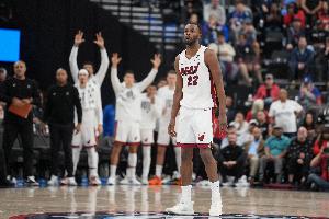 最后時(shí)刻超額！維金斯16中9&三分6中4砍22+4+3 半場轟下15分