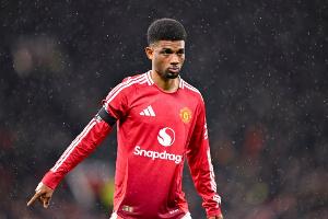 阿瑪?shù)伦陨腺惣驹谟⒊统?次助攻，曼聯(lián)隊(duì)內(nèi)僅次于B費(fèi)