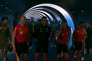 推動(dòng)寵物領(lǐng)養(yǎng)！西班牙人球員賽前帶著11只狗狗入場(chǎng)